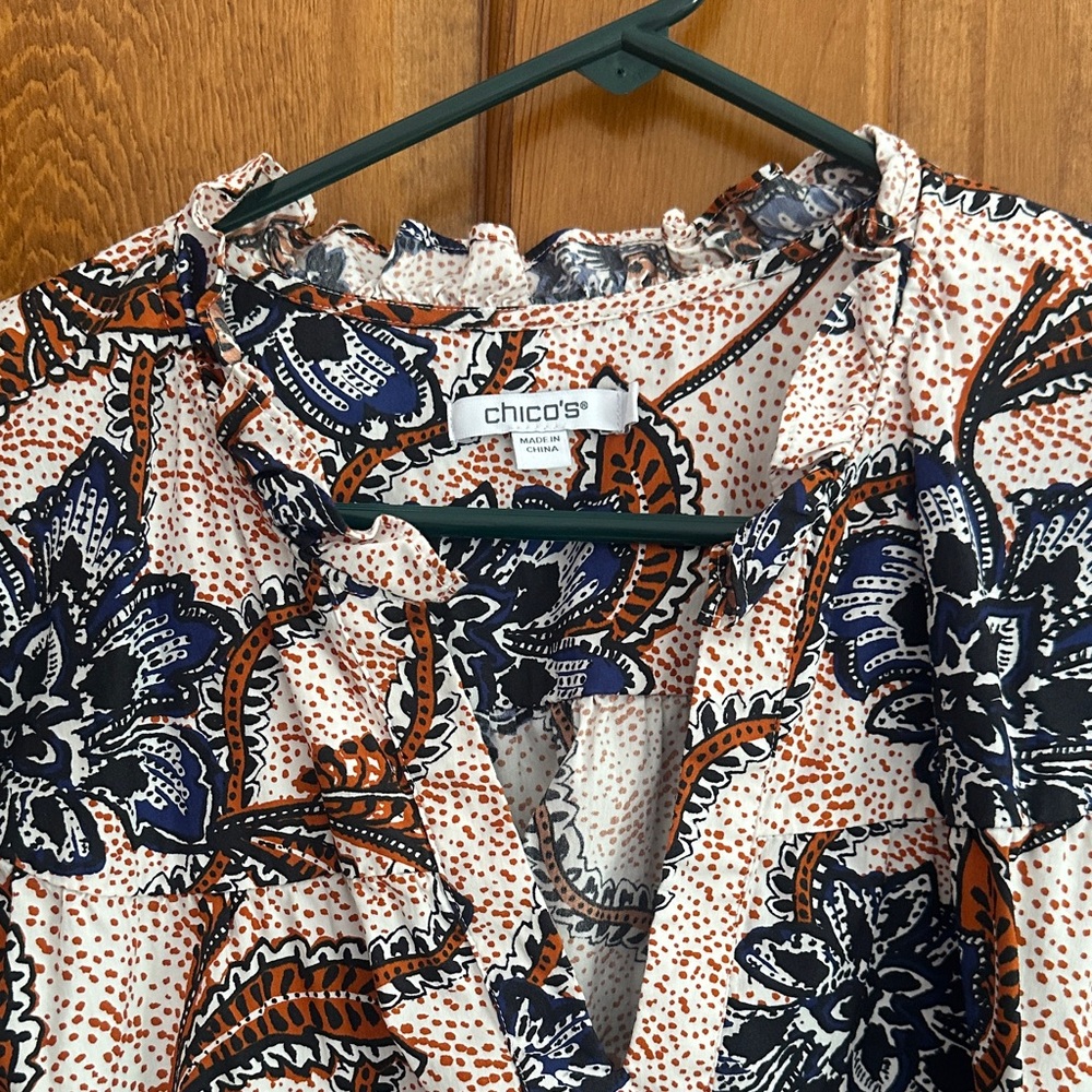 Chico's Navy and Orange Floral Blouse Chico’s size 3 - Picture 2 of 2